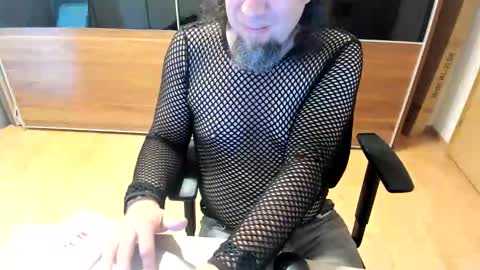 Snapshot of tirolerboy27 chatting on May 2026 07:05:02 AM Tirolerboy27 online show from May 2026 07:05:02 AM