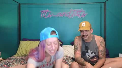 Snapshot of tits_andtats chatting on November 2025 05:18:02 AM Lolo and Erik online show from November 2025 05:18:02 AM