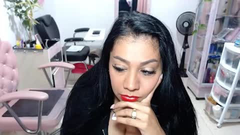 Snapshot of titsbiglovers chatting on April 2026 06:10:01 PM DIVA online show from April 2026 06:10:01 PM
