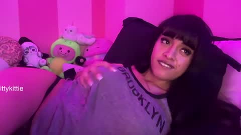 HOTTIE4U online show from April 2026 11:16:02 PM