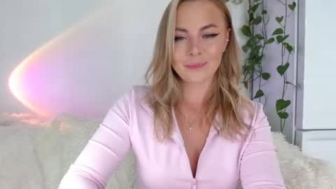 Snapshot of tokens_are_sexy chatting on August 2026 09:39:01 PM tokens_are_sexy online show from August 2026 09:39:01 PM