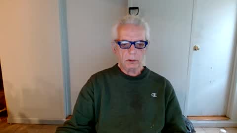 Snapshot of tom112292014 chatting on January 2025 02:33:02 PM tom112292014 online show from January 2025 02:33:02 PM