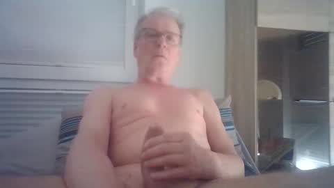 Snapshot of tom60sam chatting on May 2026 07:02:02 AM tomsam online show from May 2026 07:02:02 AM