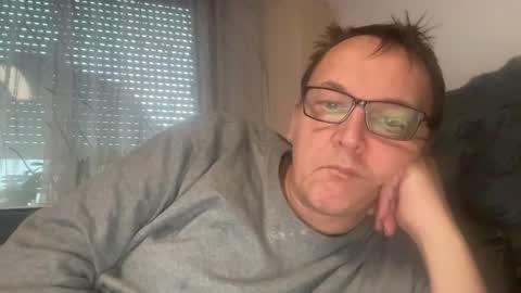 Snapshot of tom6644 chatting on December 2025 03:09:02 PM Tom online show from December 2025 03:09:02 PM