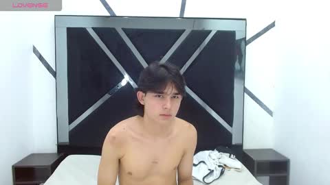 Snapshot of tom_0002 chatting on October 2025 08:13:02 PM tom_0002 online show from October 2025 08:13:02 PM