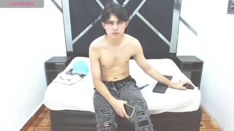 Snapshot of tom_0002 chatting on November 2025 08:11:01 PM tom_0002 online show from November 2025 08:11:01 PM