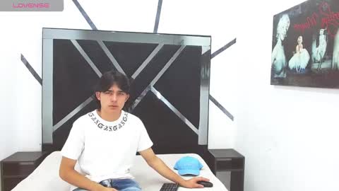 Snapshot of tom_0002 chatting on November 2025 08:10:01 PM tom_0002 online show from November 2025 08:10:01 PM