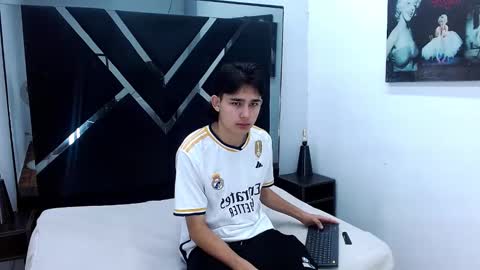 Snapshot of tom_0002 chatting on December 2025 12:03:02 PM tom_0002 online show from December 2025 12:03:02 PM