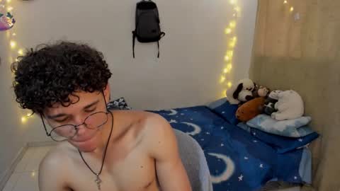 Tom Blue online show from December 2025 05:10:02 PM