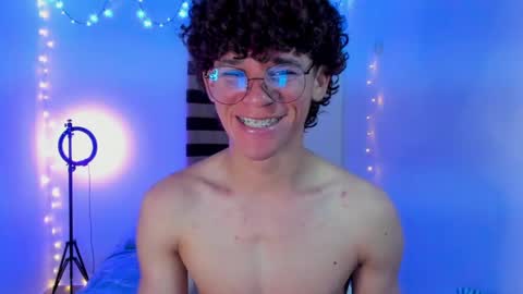 Tom Blue online show from April 2026 02:14:01 AM