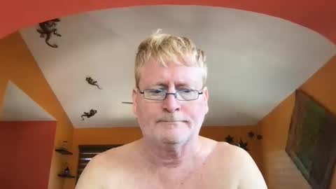 Snapshot of tomascausa chatting on October 2025 05:35:01 PM Hola online show from October 2025 05:35:01 PM