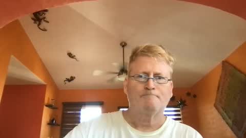 Snapshot of tomascausa chatting on October 2025 09:05:02 PM Hola online show from October 2025 09:05:02 PM