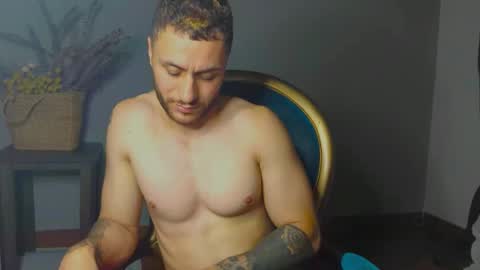 tomDavisXl online show from October 2025 05:10:01 AM