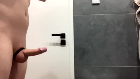 Snapshot of tommkeen chatting on February 2025 06:04:01 AM Tomm Keen online show from February 2025 06:04:01 AM