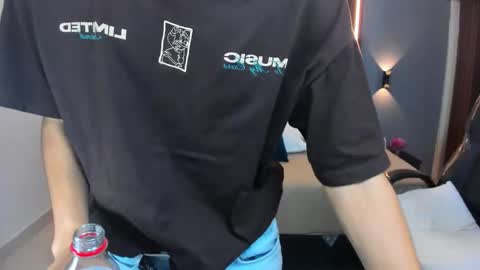 Tommy  online show from November 2025 04:11:01 AM