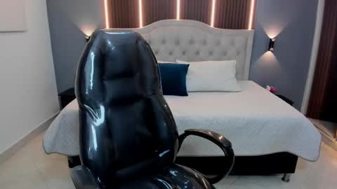 Tommy  online show from December 2025 03:58:02 AM