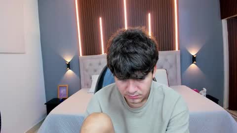 Tommy  online show from December 2025 03:33:02 AM