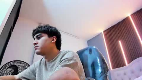 Snapshot of tommy18__ chatting on June 2026 03:23:02 AM Tommy online show from June 2026 03:23:02 AM