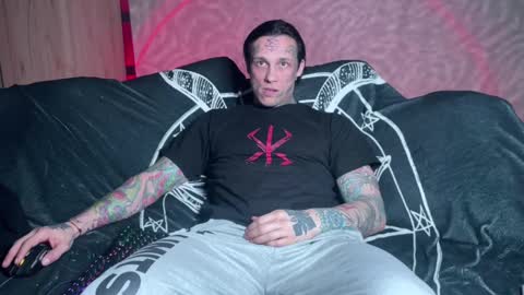 Snapshot of tommy__gun_ chatting on February 2025 03:18:02 PM Tommy and Katana online show from February 2025 03:18:02 PM