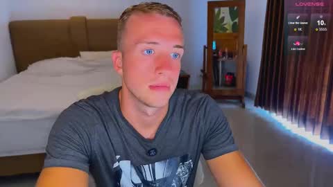 Snapshot of tommy_cumfinger chatting on September 2025 12:36:01 AM Tommy online show from September 2025 12:36:01 AM