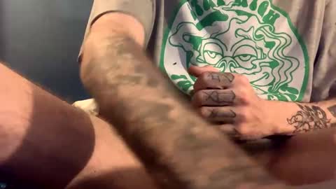 Snapshot of tommycumsloads chatting on December 2024 11:20:02 PM tommycumsloads online show from December 2024 11:20:02 PM