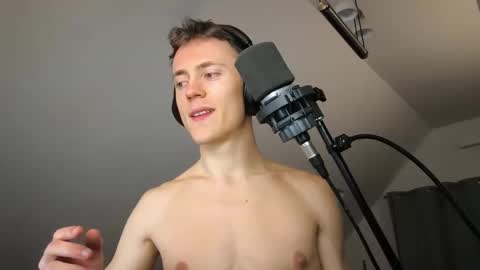 Snapshot of tomtimon11 chatting on November 2025 04:20:01 PM tomtimon11 online show from November 2025 04:20:01 PM