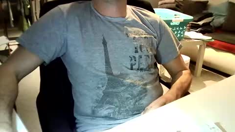 Snapshot of tomtom02029 chatting on December 2024 06:38:01 PM Tom online show from December 2024 06:38:01 PM