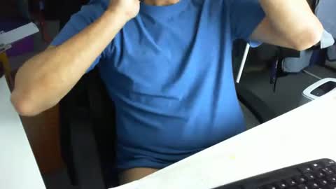 Snapshot of tomtom02029 chatting on November 2025 11:21:02 AM Tom online show from November 2025 11:21:02 AM