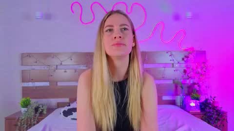 Snapshot of tonyareid chatting on December 2025 06:03:02 PM Tonya online show from December 2025 06:03:02 PM