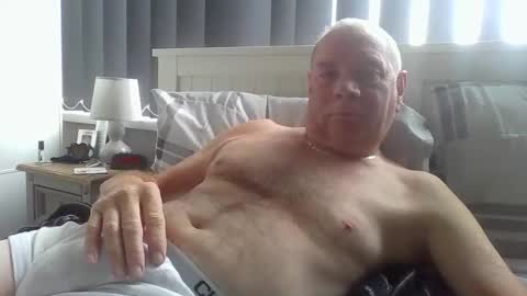 Snapshot of tonygibbson62 chatting on October 2025 09:33:01 AM tonygibbson62 online show from October 2025 09:33:01 AM
