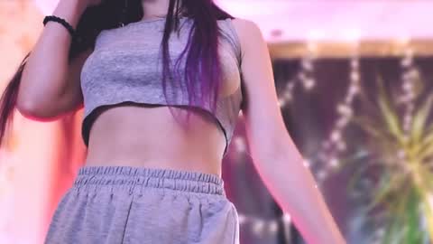 Snapshot of too_beautiful chatting on January 2025 10:18:01 PM Elizabeth online show from January 2025 10:18:01 PM