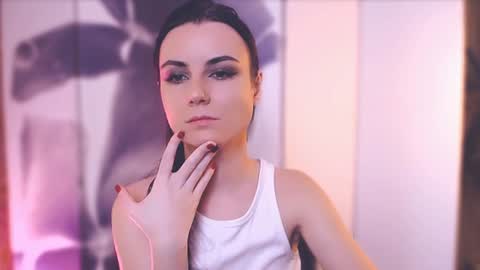 Snapshot of too_beautiful chatting on January 2025 07:18:01 PM Elizabeth online show from January 2025 07:18:01 PM