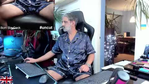 Snapshot of topalphaboss chatting on December 2025 08:04:02 PM topalphaboss online show from December 2025 08:04:02 PM