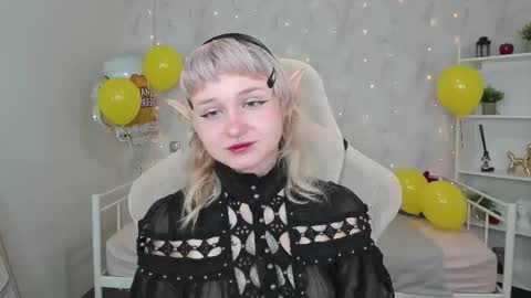 Snapshot of tori_cutie chatting on October 2025 12:08:01 AM Tori online show from October 2025 12:08:01 AM