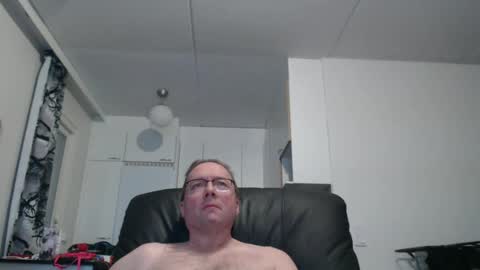 Snapshot of tosimies69 chatting on December 2024 01:25:02 PM tosimies69 online show from December 2024 01:25:02 PM