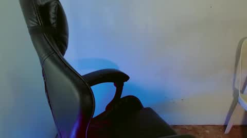 Snapshot of touch_of_alison chatting on February 2025 01:11:01 AM Alison online show from February 2025 01:11:01 AM