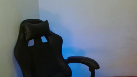 Snapshot of touch_of_alison chatting on November 2025 01:37:01 AM Alison online show from November 2025 01:37:01 AM