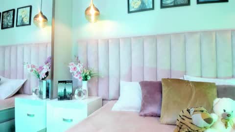 Tracy  online show from February 2026 08:38:01 PM