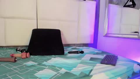 Tracy Wright online show from April 2026 09:42:02 PM