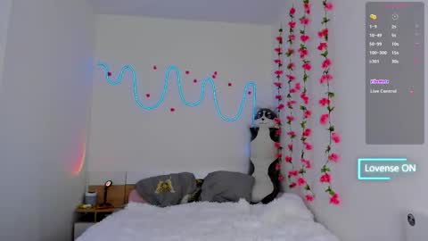 Snapshot of traharaaa chatting on October 2025 12:17:02 PM Ariana and Erik online show from October 2025 12:17:02 PM