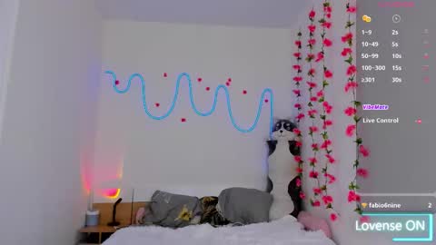 Snapshot of traharaaa chatting on October 2025 12:02:02 PM Ariana and Erik online show from October 2025 12:02:02 PM