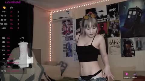 Snapshot of traharaaa chatting on February 2026 01:28:02 PM Ariana and Erik online show from February 2026 01:28:02 PM