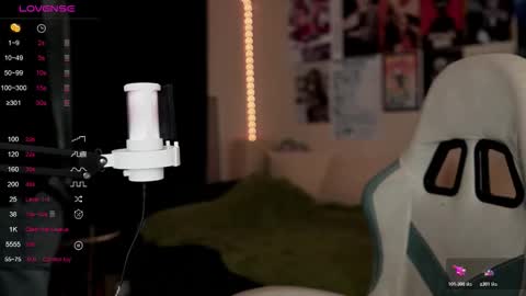 Snapshot of traharaaa chatting on February 2026 03:08:02 PM Ariana and Erik online show from February 2026 03:08:02 PM