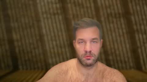 trakaiss online show from November 2025 08:00:01 PM