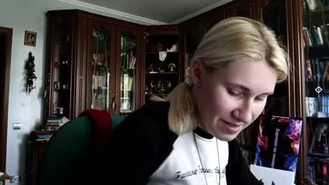 Snapshot of tranhardisty chatting on June 2026 08:24:02 AM Lesly online show from June 2026 08:24:02 AM