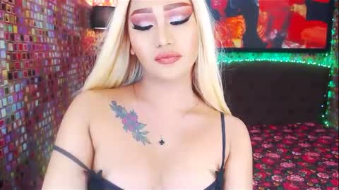 Snapshot of transplayfullolivia chatting on February 2025 08:32:02 AM KYLIE BELLA  TS online show from February 2025 08:32:02 AM