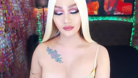 Snapshot of transplayfullolivia chatting on February 2025 05:58:01 AM KYLIE BELLA  TS online show from February 2025 05:58:01 AM