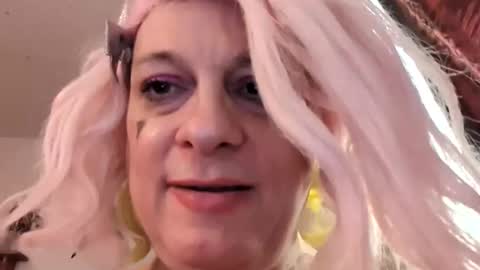 Snapshot of traphouseslutbunny4fun chatting on November 2025 05:19:01 PM traphouseslutbunny4fun online show from November 2025 05:19:01 PM