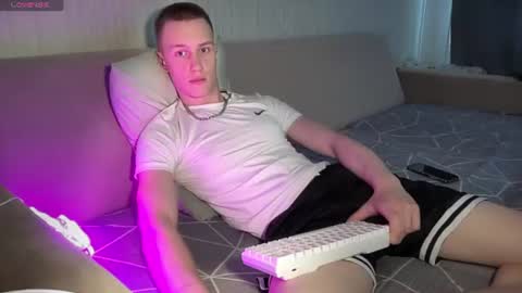 Travis online show from July 2026 07:26:01 AM