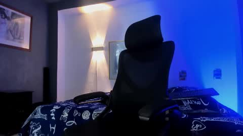 Snapshot of travistanner28 chatting on November 2025 10:25:02 AM TRAV - INDEPENDENT MODEL online show from November 2025 10:25:02 AM